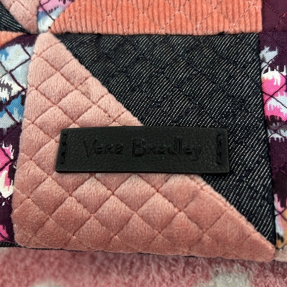 BEAUTIFUL QUILTED PATTERN VERA BRADLEY LARGE ZIPPERED TOTE - Picture 2 of 12